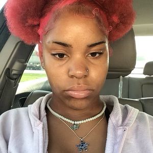 Meet your Posher, Dinyatta